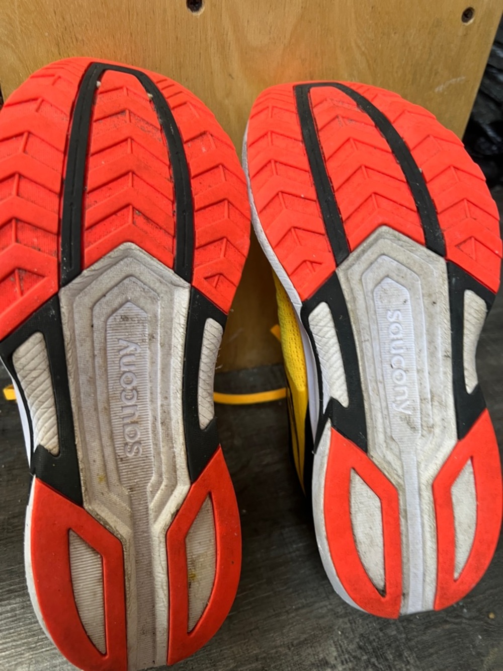 Saucony Axon Men’s 9 in great condition comfortable - Picture 5 of 6